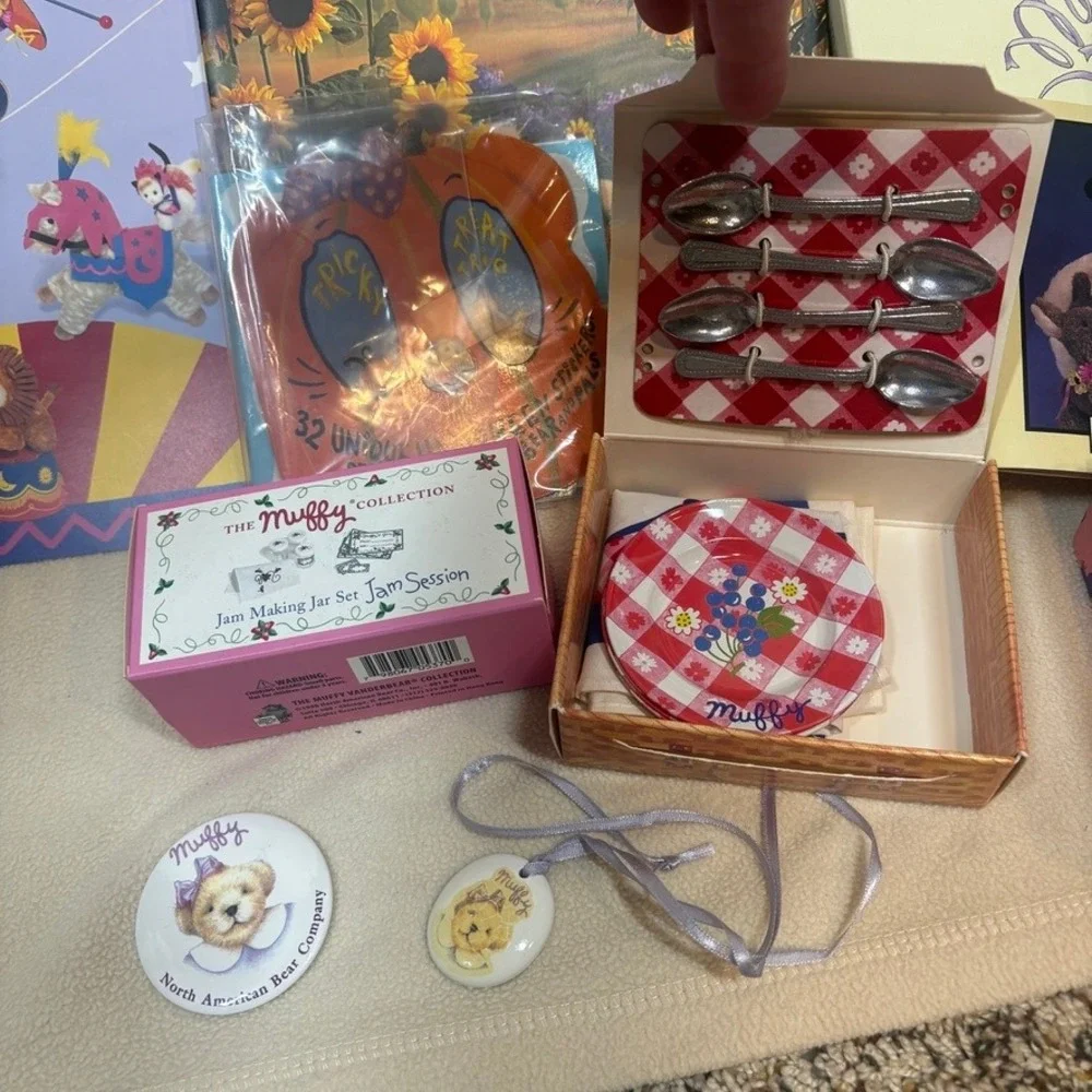 Vtg Muffy VanderBear Lot 80s/90s NABCO Bear Clothing Accessories‎ Books Stickers